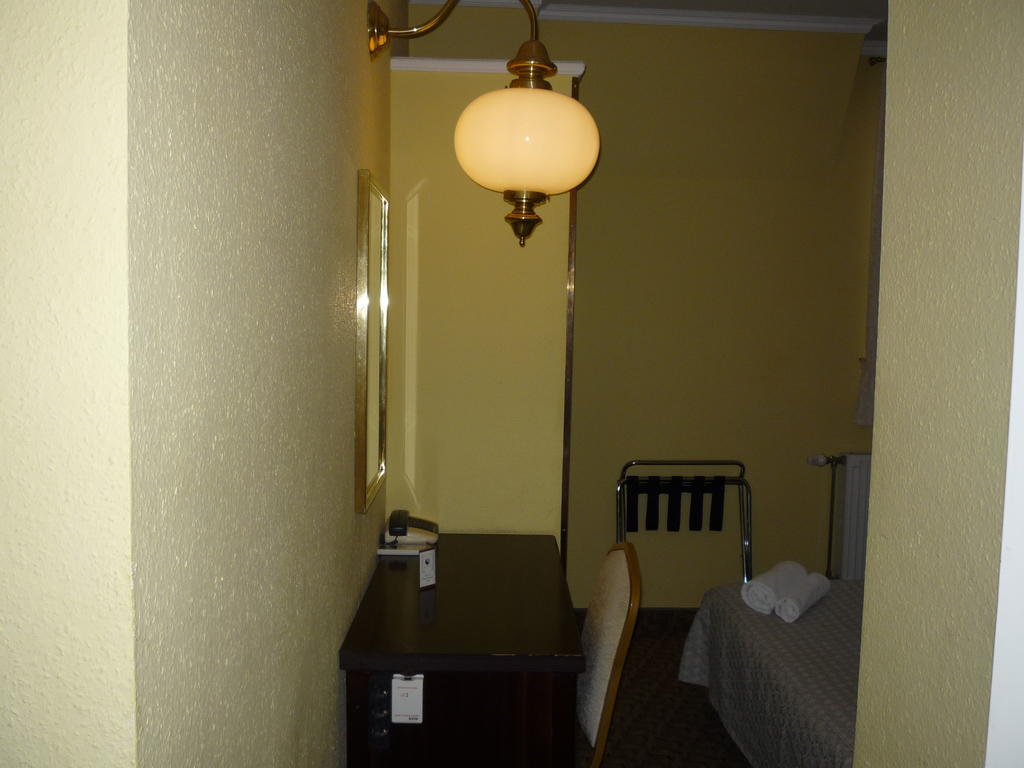 Kaloz Fregatt Panzio & Etterem Hotel Tata Quarto foto