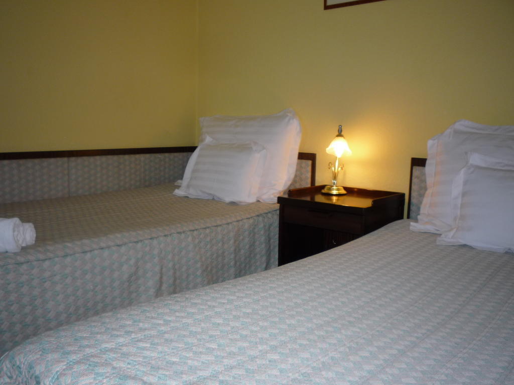 Kaloz Fregatt Panzio & Etterem Hotel Tata Quarto foto